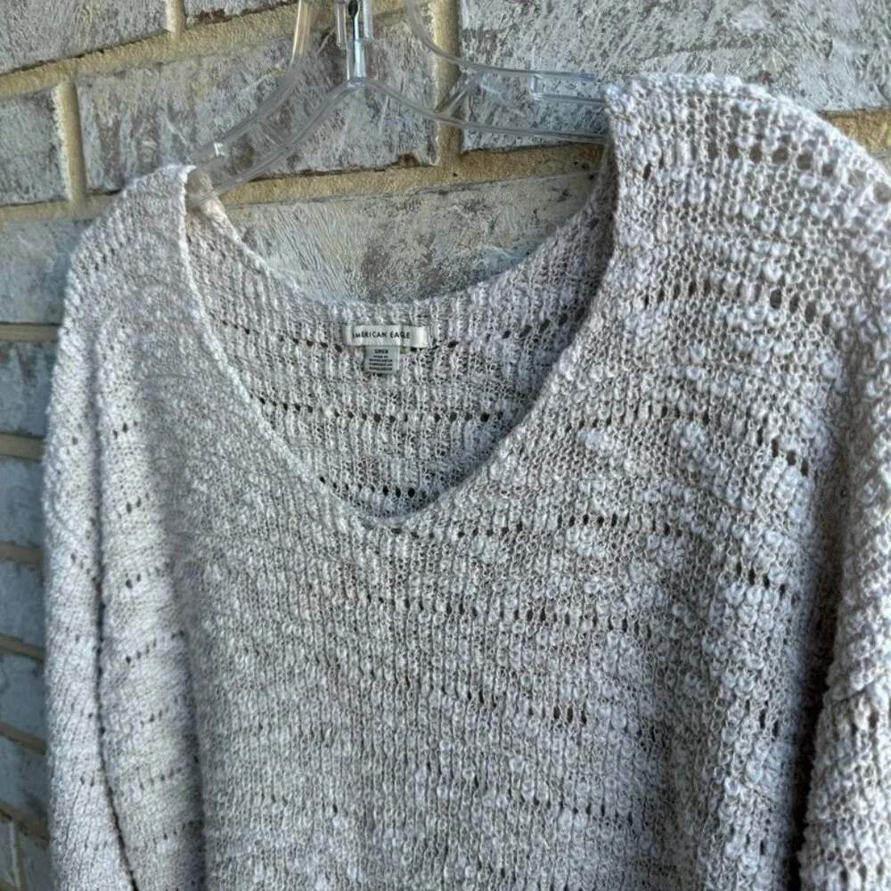 American Eagle Long Sleeve V-neck Open Knit Sweater Women's Size S.